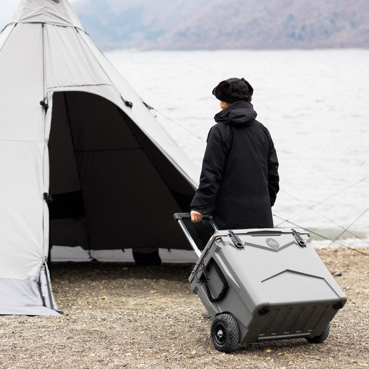 アイスロッククーラー 60QT ローラー / ICE ROCK cooler 60QT Roller